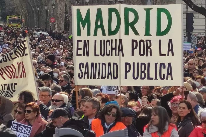 Una nueva manifestación por la sanidad pública llenará las calles de la capital bajo el lema 'Madrid sigue en pie'