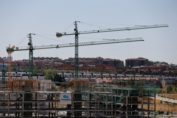 La especulación inmobiliaria pone en peligro más de 1.000 edificios en Madrid: 'Fuera los fondos buitres de los barrios'