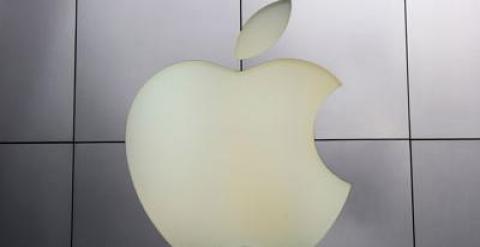 Logotipo de la Apple en una de sus tiendas.