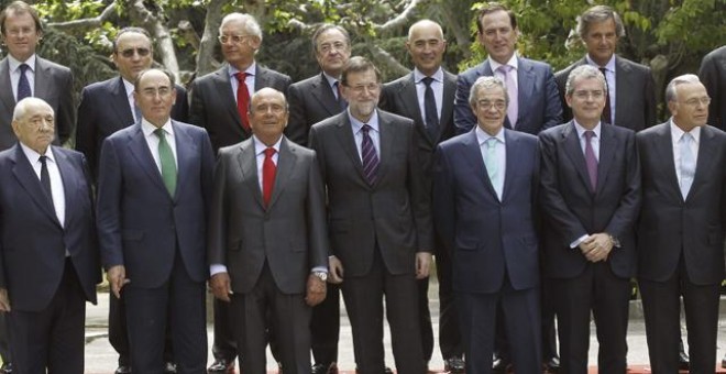 Foto de familia del presidente del Gobierno, Mariano Rajoy, con los grandes empresarios españoles que integran el Consejo Empresarial por la Competitividad (CEC).