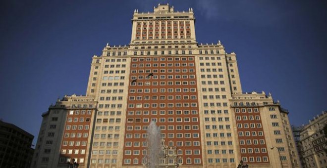 Edificio España, uno de los rascacielos más emblemáticos de la capital, que el Banco de Santander ha vendido al magnate chino Wang Jianli.