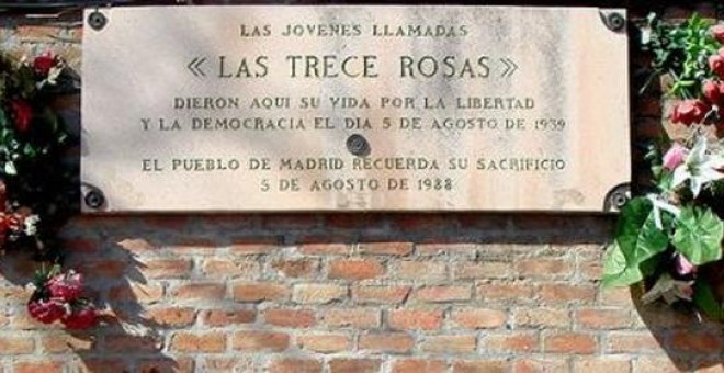 Placa conmemorativa del fusilamiento hace 75 años de Las 13 Rosas.