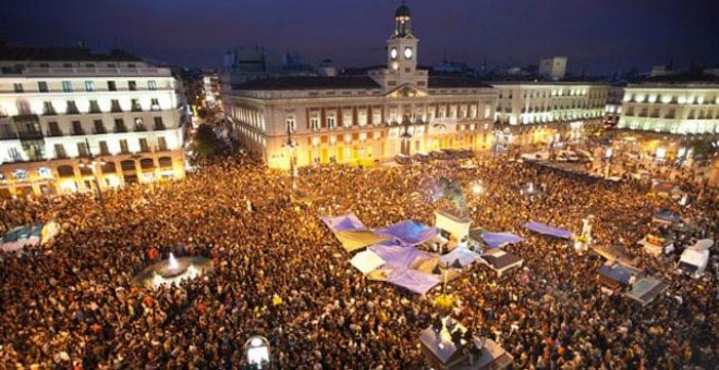 La Puerta del Sol de Madrid, repleta de manifestantes, durante una de las protestas del 15-M