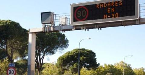 Un radar en la M-30 de Madrid.-