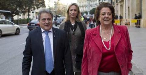 Rita Barberá con Alfonso Rus y Sonia Castedo asistieron el 12 de diciembre al juicio a Camps en Valencia. JUAN NAVARRO