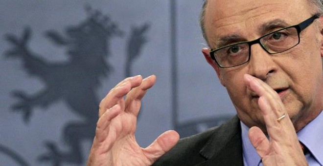 El titular de Hacienda, Cristóbal Montoro, este jueves durante la rueda de prensa posterior al Consejo de Ministros que aprobó el proyecto de ley de Presupuestos Generales del Estado de 2013.-