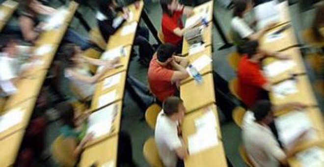 Estudiantes durante una clase universitaria.