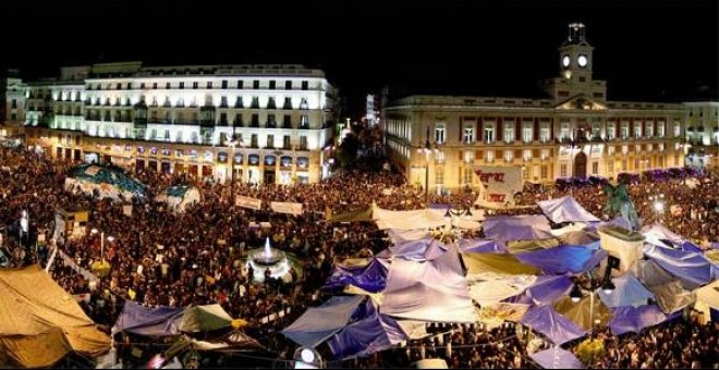 Manifestantes en Sol esta noche. REUTERS