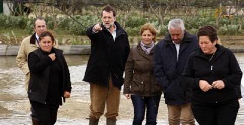 Mariano Rajoy (en el centro), ayer junto a Javier Arenas en Jerez de la Frontera.