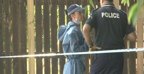 Policía científica se dispone a entrar en la casa donde han sido encontrados ocho niños apuñalados en Cairns (Australia) - REUTERS