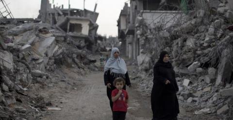 Ruinas de un barrio de Gaza tras los 50 días de bombardeos israelíes del pasado verano. MAHMUD HAMS / AFP