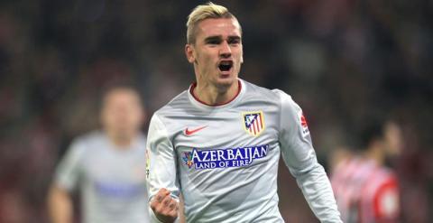 El delantero francés del Atlético de Madrid André Grieamann celebra tras marcar ante el Athletic de Bilbao, durante el partido de Liga en Primera División disputado esta noche en el estadio de San Mamés, en Bilbao EFE/Luis Tejido