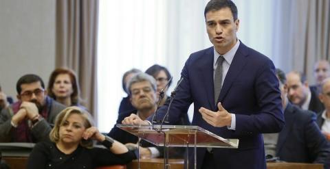 El secretario general del PSOE, Pedro Sánchez, durante su intervención en la reunión interparlamentaria del grupo socialista. EFE