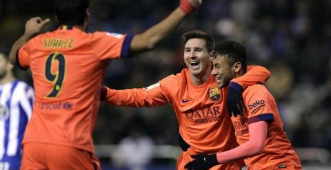 Messi celebra con Neymar y Luis Suárez uno de sus tantos. - EFE
