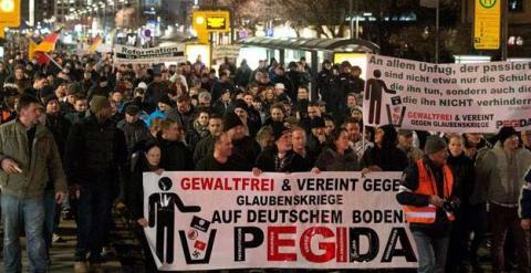 Manifestación convocada por Pegida el pasado lunes 12 de enero de 2015 en Dresde. / ARNO BURGI / EFE