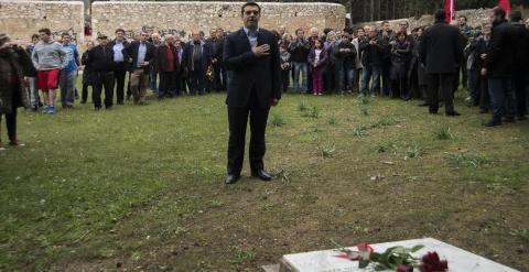 Alexis Tsipras en el memorial por los 200 griegos que murieron luchando contra la ocupación nazi. - CLEMENTE BERNAD