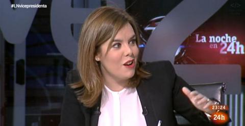 La vicepresidenta del Gobierno, Soraya Saénz de Santamaría, durante su intervención la noche del martes en el Canal 24 horas de TVE