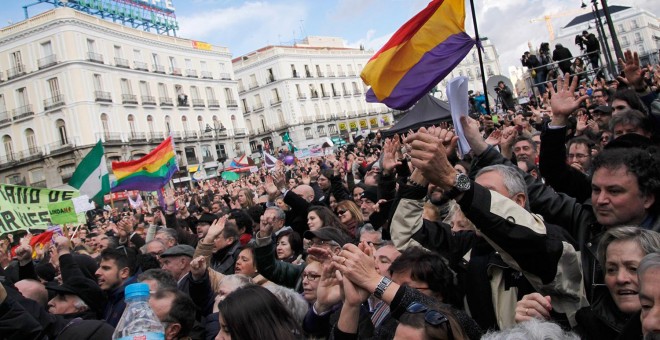 Decenas de miles de personas abarrotan la Puerta del Sol de Madrid, convocados por Podemos a la Marcha del Cambio. -JAIRO VARGAS