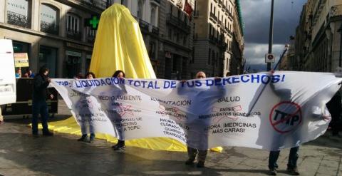 Protesta de Ecologistas en Acción este lunes, en la Puerta del Sol de Madrid