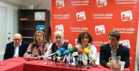 Los miembros de la dirección colegiada de IU-CM durante la rueda de prensa.