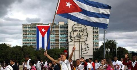 Jóvenes cubanos, durante el desfile en homenaje a José Martí. - EFE