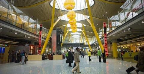 Imagen de la terminal T4 del aeropuerto Adolfo Suárez-Barajas, en Madrid. AENA