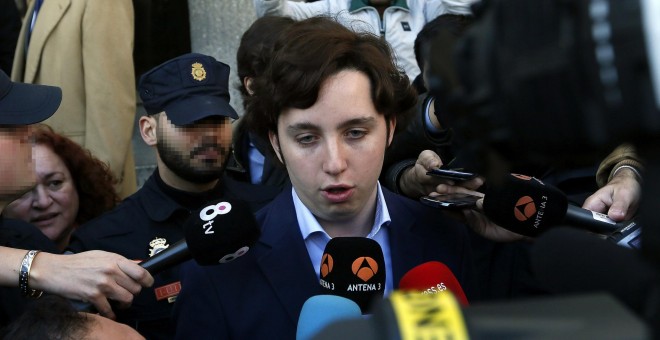 Francisco Nicolás Gómez Iglesias, conocido como el pequeño Nicolás,  tras prestar declaración en los juzgados de la Plaza de Castilla, en Madrod. EFE