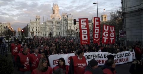 Un momento de la manifestación en defensa de las libertades y del derecho de huelga llevada a cabo hoy en Madrid. EFE