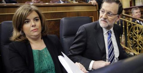 EL presidente, Mariano Rajoy, con su número dos en el Gobierno, Soraya Sáenz de Santamaría, minutos antes del Debate sobre el EStado de la Nación .EFE