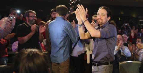 El secretario general de Podemos, Pablo Iglesias (d), en "El otro estado de la nación", en contraposición con el debate sobre el estado de la nación celebrado hoy en el Congreso de los Diputados, un acto realizado por el partido esta tarde en el Círculo d