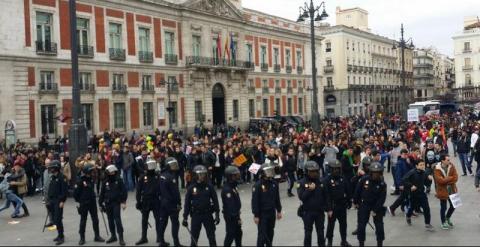 La marcha contra el decreto 3+2 en Madrid ha terminado con cargas policiales por incidentes entre dos grupos./ EUROPA PRESS