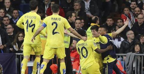 Los jugadores del Villarreal celebran el gol al Madrid. EFE / Ballesteros