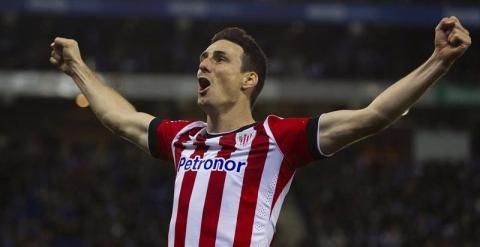 El delantero del Ath. de Bilbao, Aritz Aduriz, celebra el primer gol del equipo bilbaino.- EFE