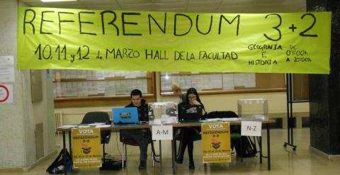 Facultad de Geografía e Historia, UCM, urnas de votación Referéndum 3+2/: B.Gordaliza