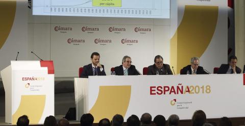 El presidente de Telefónica y del Consejo Empresarial para la competitividad, César Alierta, en la presentación del informe 'España 2018'. EFE/Javier Belver