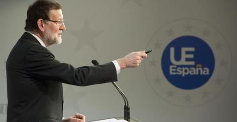 El presidente del Gobierno español, Mariano Rajoy, durante la conferencia de prensa que ha ofrecido hoy al término de Consejo Europeo.- EFE