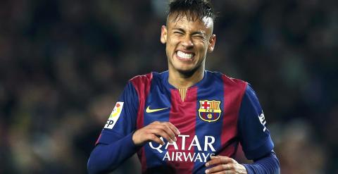 Neymar se lamenta durante el partido ante el Madrid. REUTERS/Albert Gea