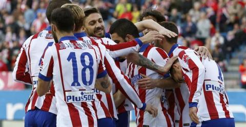 Los jugadores del Atlético de Madrid celebran el gol marcado por el delantero francés Antoine Griezmann.- EFE