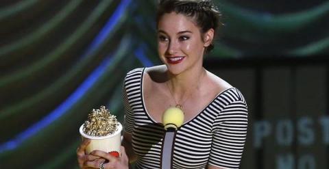 La actriz Shailene Woodley recoge el premio a la Mejor Actuación Femenina por 'Bajo la misma estrella'./ REUTERS-Mario Anzuoni