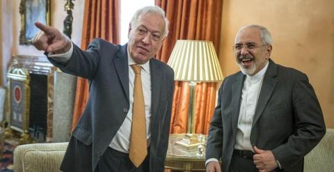 El ministro español de Exteriores, José Manuel García-Margallo, conversa con su homólogo de Irán, Mohamad Yavad Zarif. - EFE