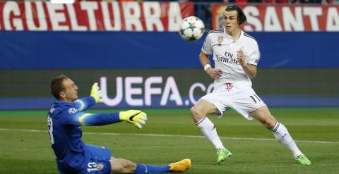 Bale marra un disparo ante Oblak al comienzo. Reuters / Juan Medina