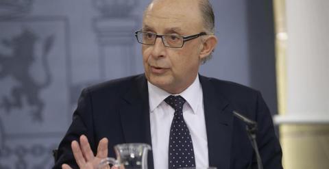 El ministro de Hacienda, Cristóbal Montoro, durante la rueda de prensa ofrecida tras la reunión del Consejo de Ministros. /EFE