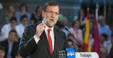 El presidente del Gobierno,Mariano Rajoy, durante su intervención en un acto del partido celebrado hoy en el pabellón Cagigal de Murcia. EFE/Marcial Guillén