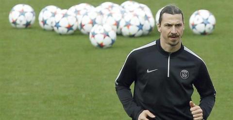 Zlatan Ibrahimovic, en el entrenamiento de ayer del PSG en el Camp Nou. /EFE