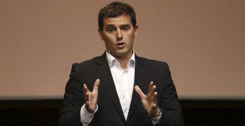 El presidente de Ciudadanos, Albert Rivera, durante la presentación del tercer eje de su programa económico, esta noche en el Teatro Goya de Madrid.- EFE