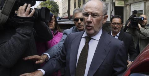 El exvicepresidente del Gobierno y expresidente de Bankia Rodrigo Rato, que está siendo investigado por cinco delitos fiscales, blanqueo y alzamiento de bienes, a la salida hoy de su despacho. EFE/Fernando Alvarado