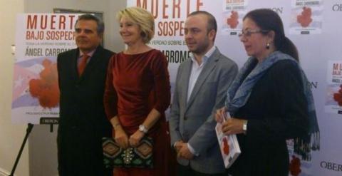 Carromero, junto a Aguirre, durante la presentación de su libro. / EP