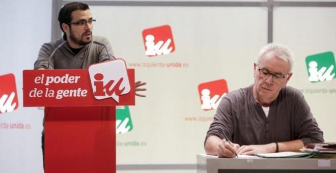 El candidato de IU a la Presidencia del Gobierno, Alberto Garzón, junto al coordinador federal de IU Cayo Lara.- EFE