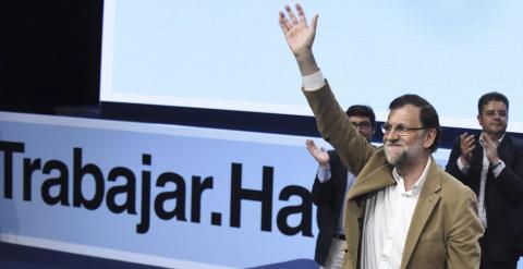 El presidente del Gobierno y del Partido Popular, Mariano Rajoy, durante el acto de presentación hoy de la candidata del PP a la reelección en la Presidencia de Castilla-La Mancha, María Dolores de Cospedal. EFE/Ismael Herrero