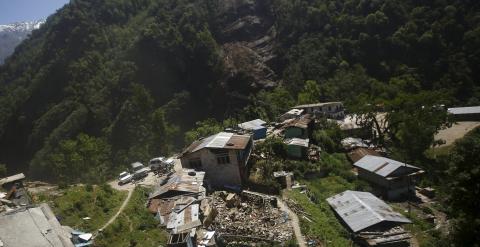Edificios derrumbados y dañados por el gran terremoto en el distrito de Sindhupalchok. REUTERS/Navesh Chitrakar